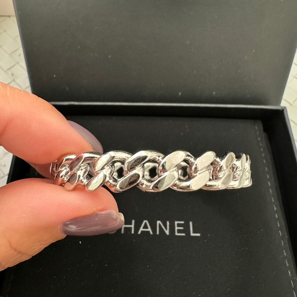 Chanel 22A Metal Silver Tone Chain Cuban Link CC Logo Cuff Bangle Bracelet S - Picture 7 of 11